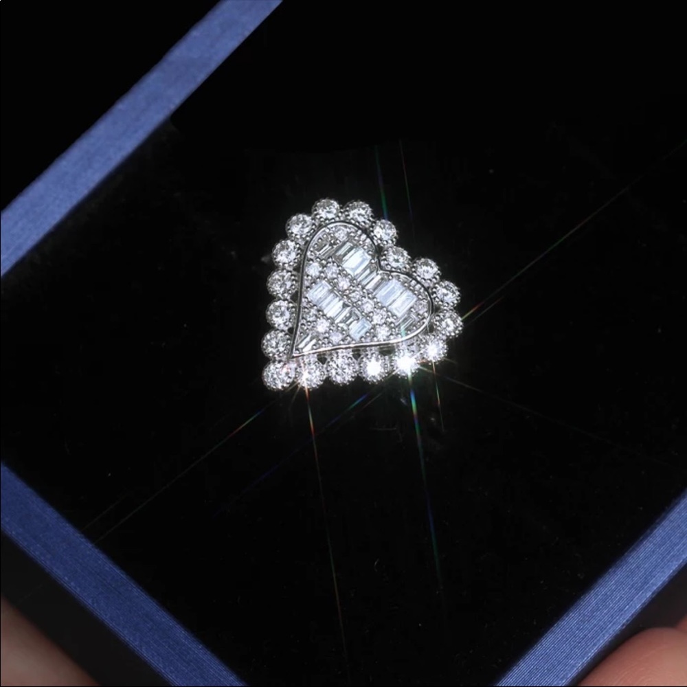 New Silver Beautiful Heart Shaped Diamonds Ring - Picture 5 of 6